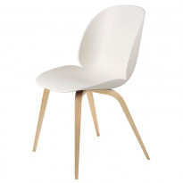 Chaise BEETLE unupholstered Wood base de Gubi, Pieds Chêne, Assise blanc albâtre