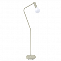 Lampe APLO de Fermob, avec pied de lampadaire, Gris argile
