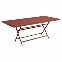 Table rectangulaire CARACTÈRE de Fermob, ocre rouge