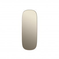Miroir mural FRAMED MIRROR de Muuto, Large, Taupe/verre taupe