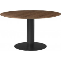 Table à manger 2.0 de Gubi, Ø 130 cm, Structure noire, American Walnut Semi Matt Lacquered