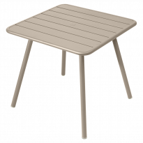 Table carrée 4 pieds LUXEMBOURG de Fermob, Muscade